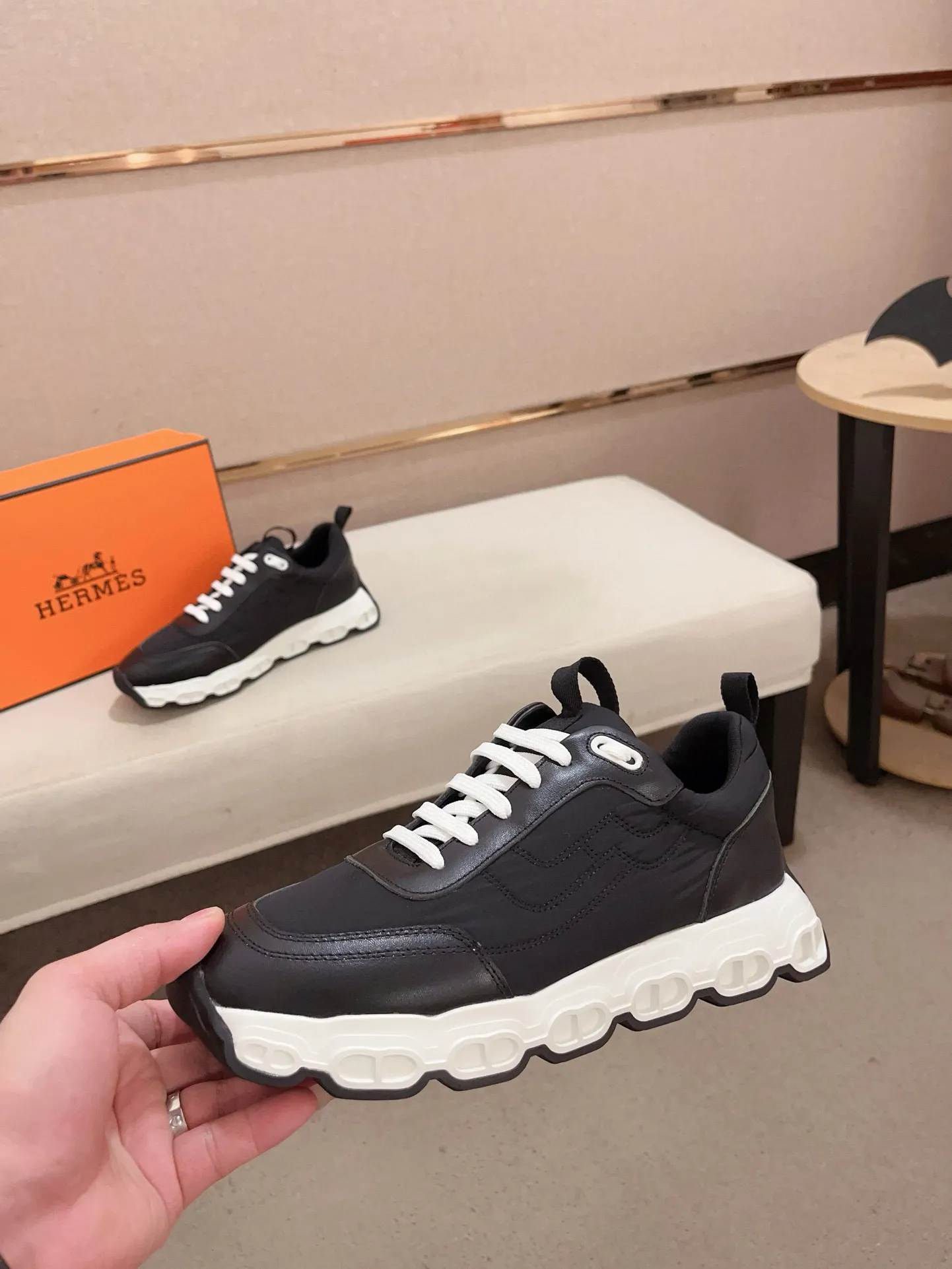Factory price: 460💰《HERMES》【Classic Original Version】Hermès; Top 🔝 Purchasing Agency 🔍🔍 Men's latest 🇺🇸 counters are on sale simultaneously, original imported from Italy ▲▲First-layer cowhide ▲▲ (high-end, extravagance and class) times) Exquisite workmanship (Italian 🇮🇹Imported water-dyed 🐂cowhide lining) sole: Original sole provided by the original factory, ⚠️exclusive double-layer activity·TPR·rubber·combined molded outsole; super comfortable·wear-resistant·non-slip·environmental protection The real thing is more beautiful if you take the real thing (high quality, follow the order), you can enter and exit the counter at will * Number of yards: 38·39·40·41·42·43·44# (can be customized 45.)